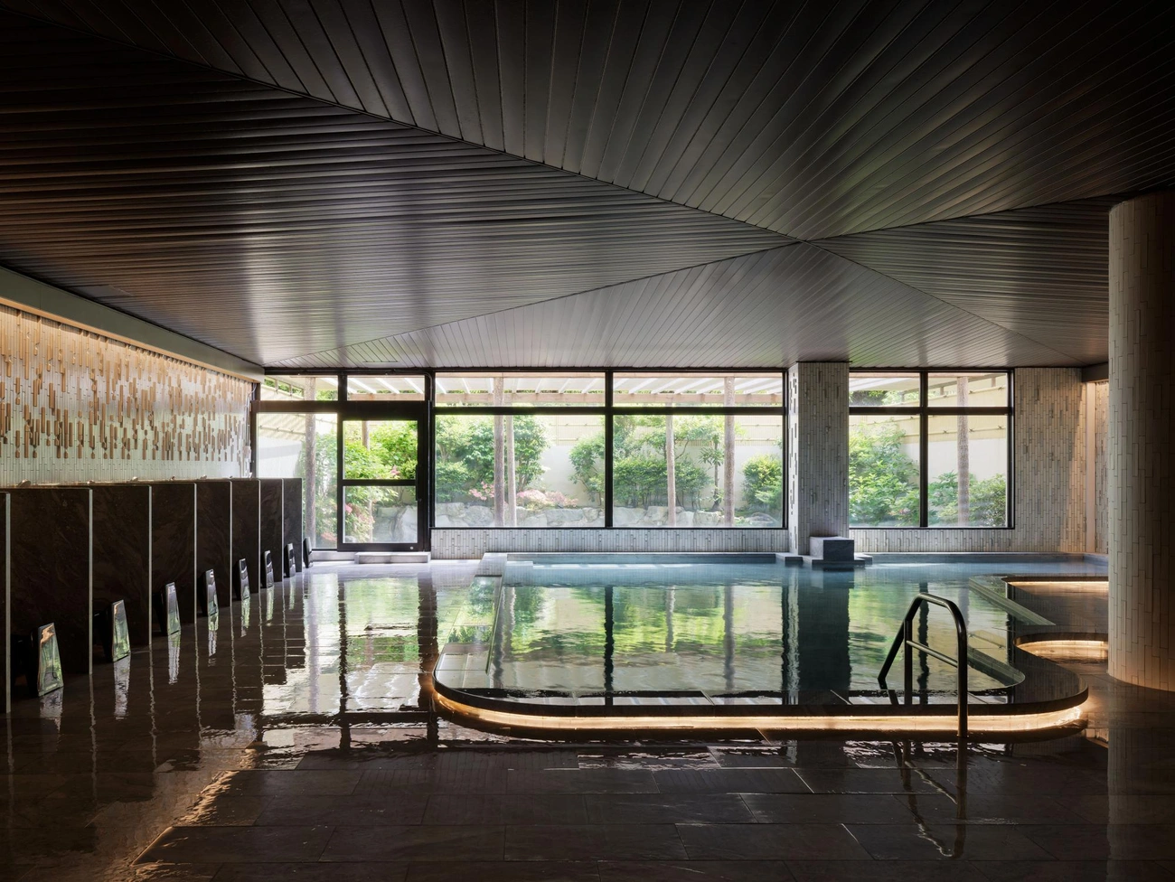 Large public bath, open-air bath