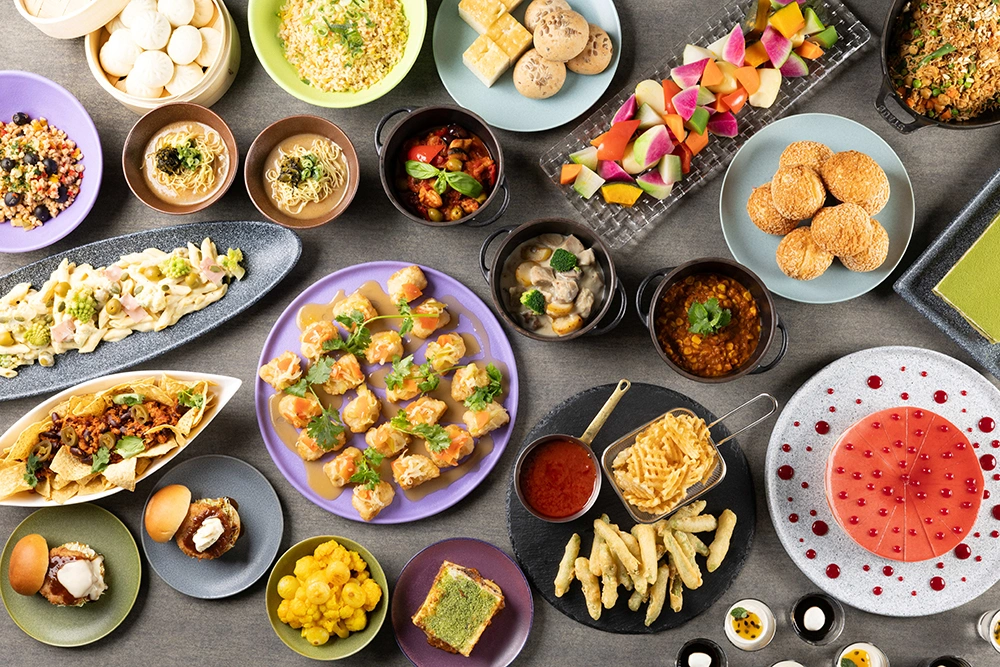 Elegant dinner time with over 40 dishes or local food.